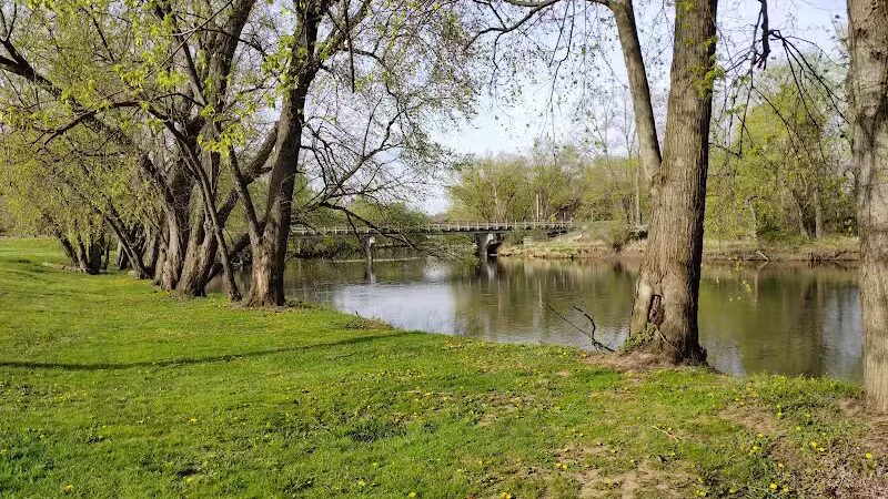 River Community Park / Tuscarawas river water trail access ( river mile 71.8 ) - Bolivar, OH