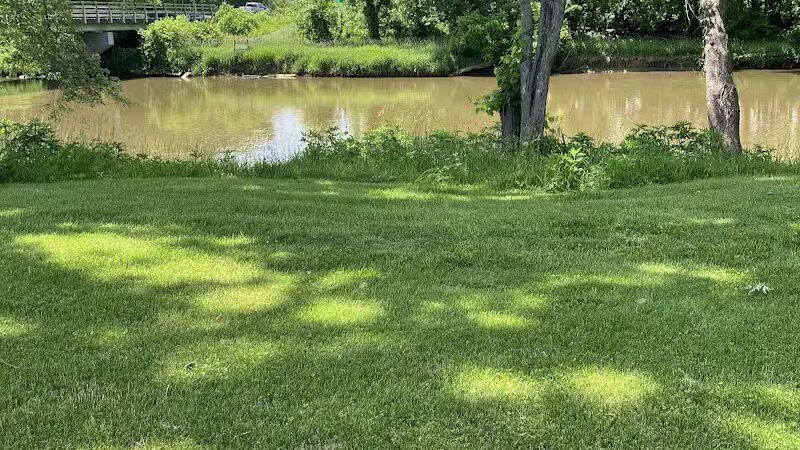 River Community Park / Tuscarawas river water trail access ( river mile 71.8 ) - Bolivar, OH