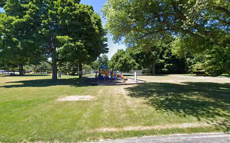 Bratenahl Dog Park - Bratenahl, OH