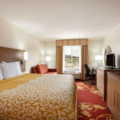 Days Inn & Suites by Wyndham Caldwell - Caldwell, OH