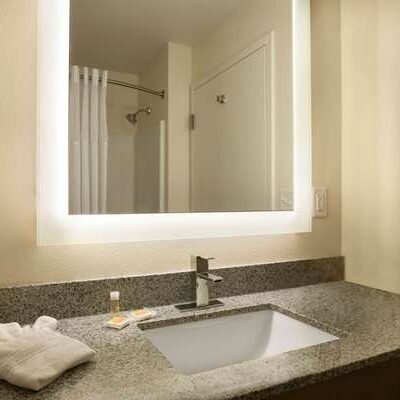 Days Inn & Suites by Wyndham Caldwell - Caldwell, OH