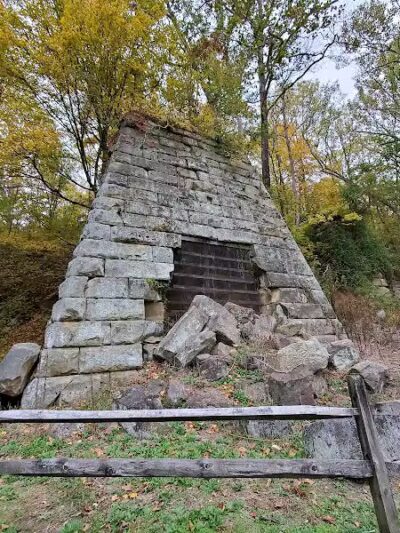Zaleski State Forest Backpack Trailhead Parking: Selinde Roosenburg Memorial Backpack Trail - McArthur, OH