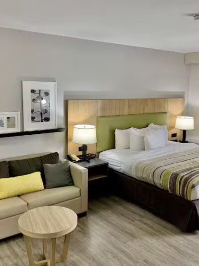 Country Inn & Suites by Radisson, Sandusky South, OH - Milan, OH