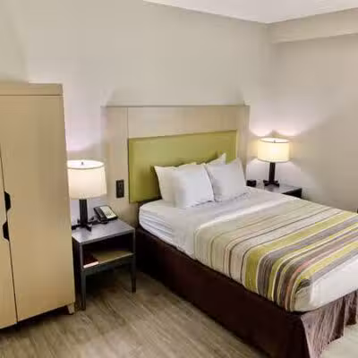 Country Inn & Suites by Radisson, Sandusky South, OH - Milan, OH