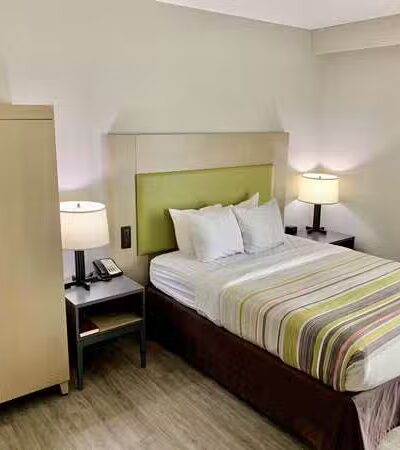 Country Inn & Suites by Radisson, Sandusky South, OH - Milan, OH