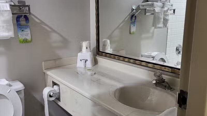 Days Inn by Wyndham Milan Sandusky South - Milan, OH