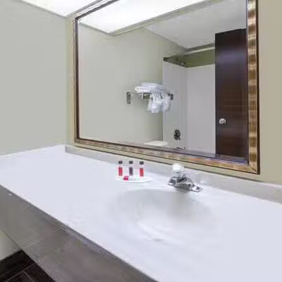 Days Inn by Wyndham Milan Sandusky South - Milan, OH