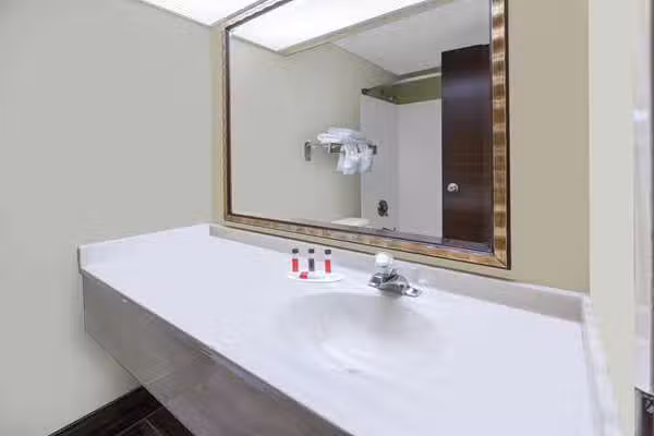 Days Inn by Wyndham Milan Sandusky South - Milan, OH