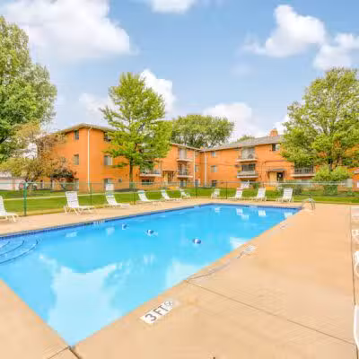 Parma Park Apartments - Parma, OH