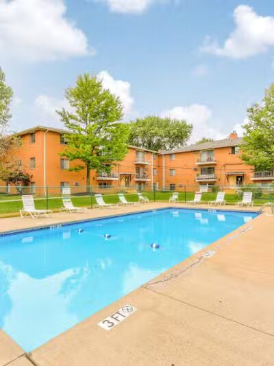 Parma Park Apartments - Parma, OH