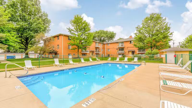 Parma Park Apartments - Parma, OH
