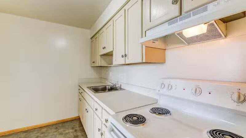 Parma Park Apartments - Parma, OH