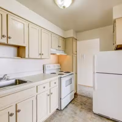 Parma Park Apartments - Parma, OH
