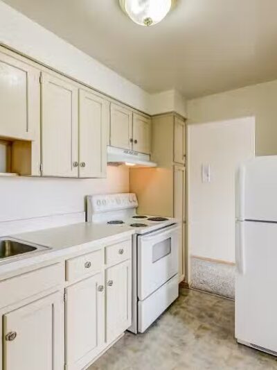 Parma Park Apartments - Parma, OH