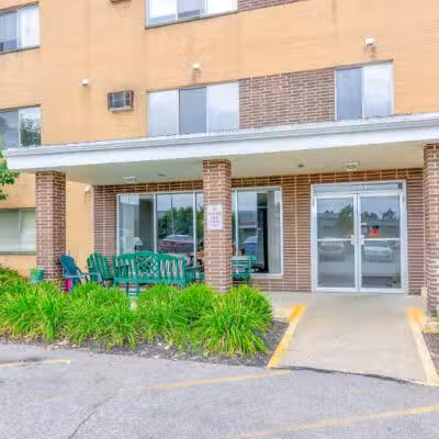 Parma Park Apartments - Parma, OH
