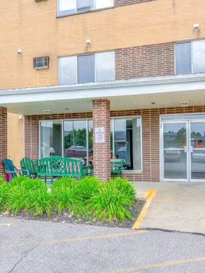 Parma Park Apartments - Parma, OH