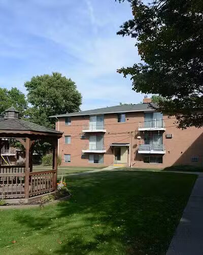 Parma Park Apartments - Parma, OH