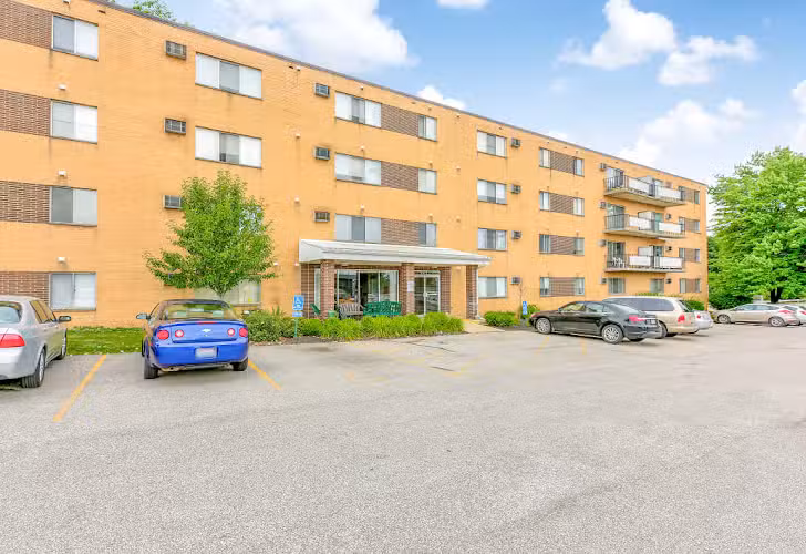 Parma Park Apartments - Parma, OH