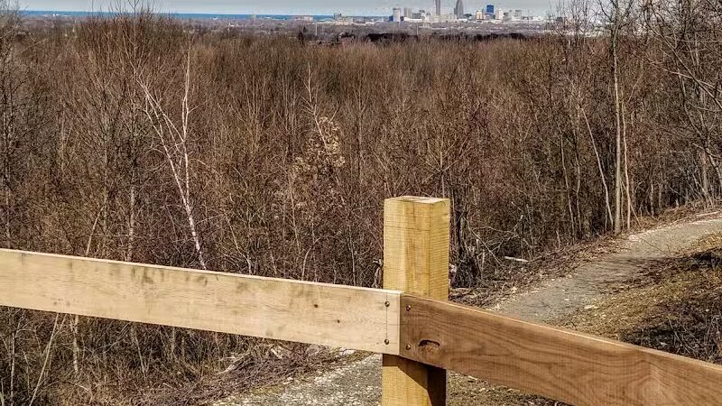 Skyline Overlook Trailhead - Parma, OH