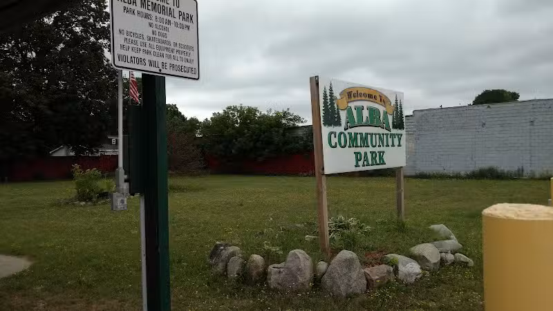 Alba Memorial Park - Alba,