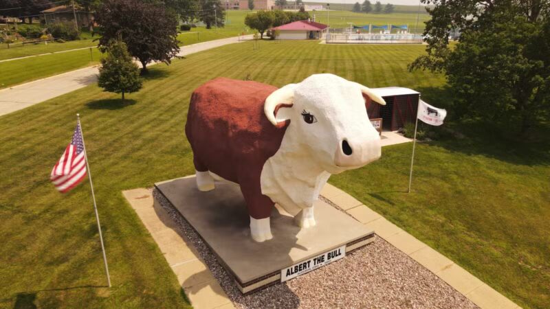Albert the Bull Park: World's Largest Bull - Audubon, IA