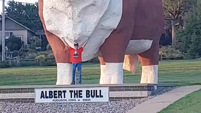 Albert the Bull Park: World's Largest Bull - Audubon, IA