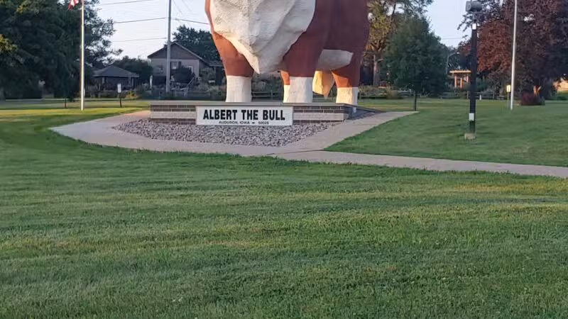 Albert the Bull Park: World's Largest Bull - Audubon, IA