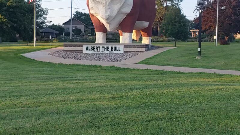 Albert the Bull Park: World's Largest Bull - Audubon, IA
