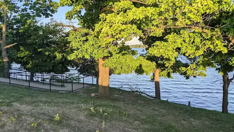 Van Buren Park Beach - Belleville,