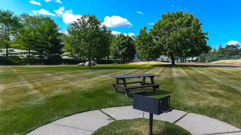 Whethersfield Apartments - Bloomfield Hills,