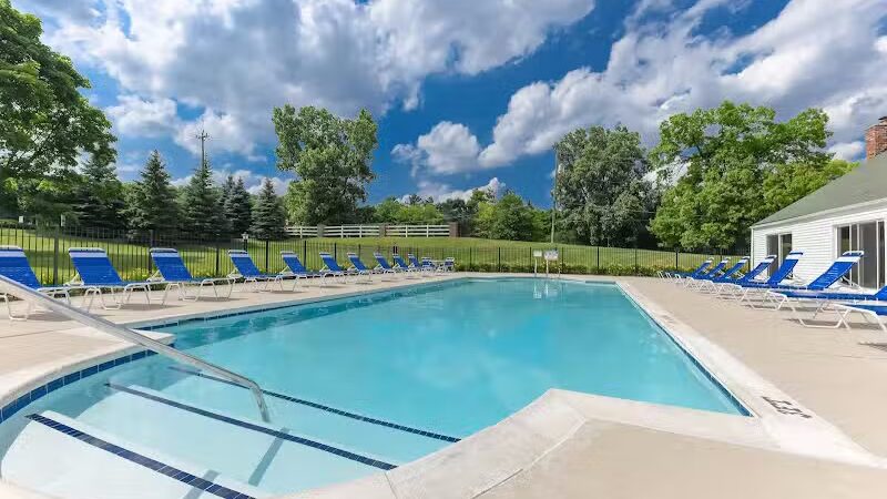 Whethersfield Apartments - Bloomfield Hills,