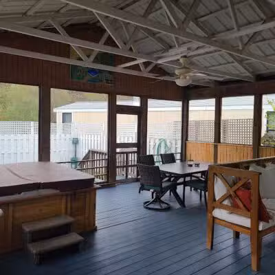 Birds of a Feather Lodge - Bridgman,