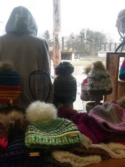 Country Stitches Alterations & Embroider - Bridgman,