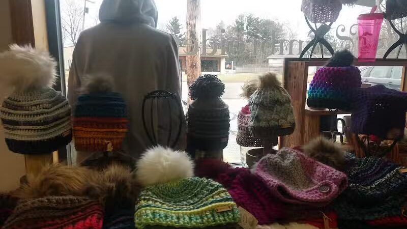 Country Stitches Alterations & Embroider - Bridgman,