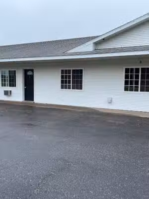 Village Inn Motel - Chatham,