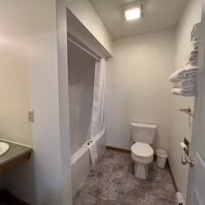 Village Inn Motel - Chatham,