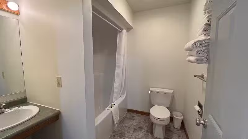 Village Inn Motel - Chatham,