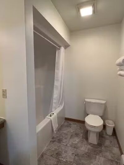 Village Inn Motel - Chatham,