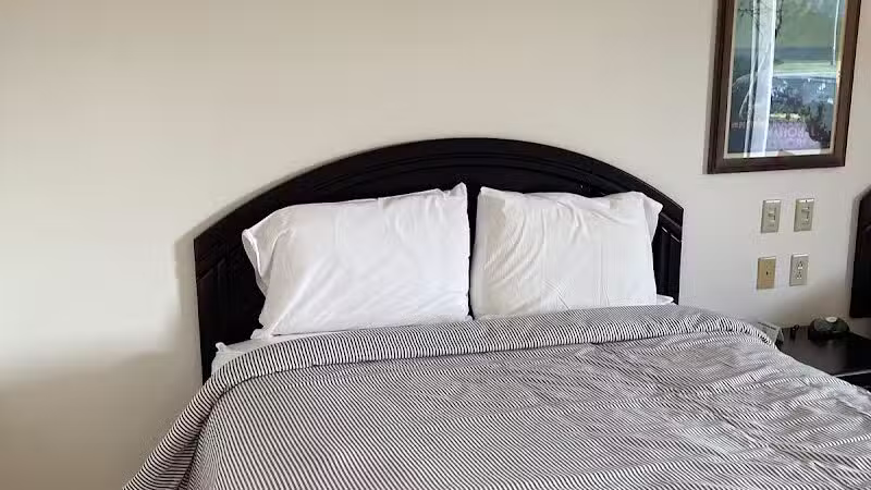 Village Inn Motel - Chatham,