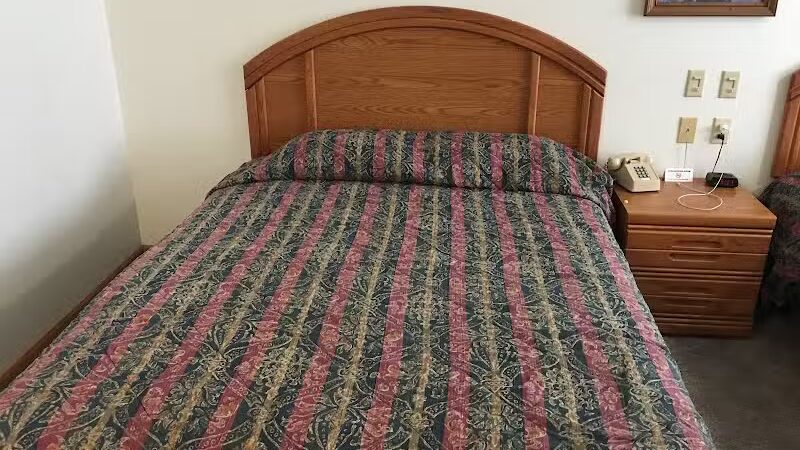 Village Inn Motel - Chatham,