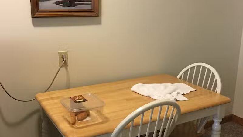 Village Inn Motel - Chatham,