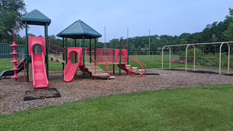 Momany Park Family Park - Coloma,