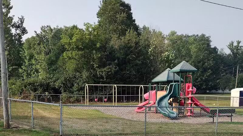 Momany Park Family Park - Coloma,