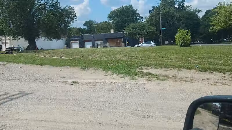 Pilgrim Dog Park & Beer Garden - Detroit,