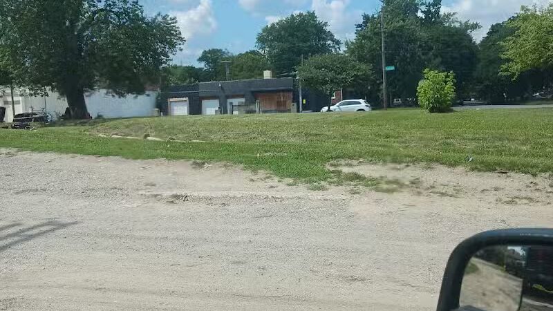 Pilgrim Dog Park & Beer Garden - Detroit,