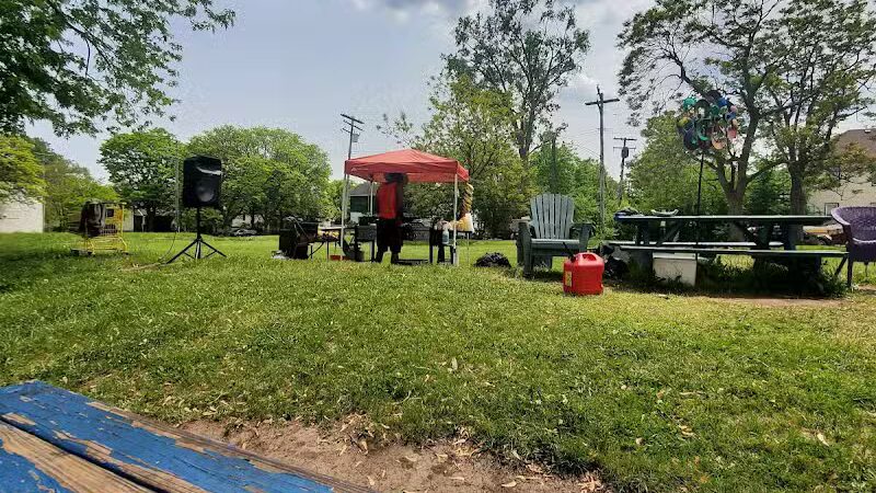 Pilgrim Dog Park & Beer Garden - Detroit,