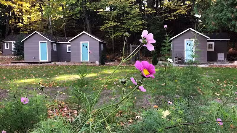 Paradise Pines Resort - Elk Rapids,