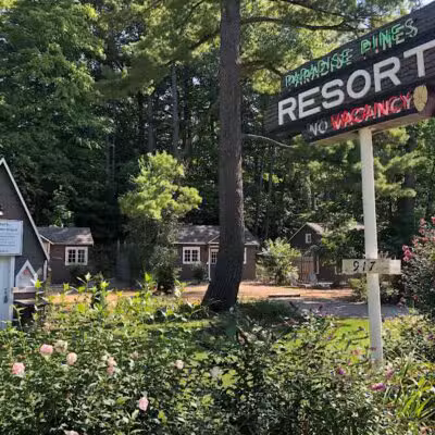 Paradise Pines Resort - Elk Rapids,
