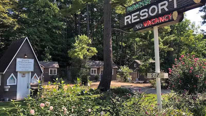 Paradise Pines Resort - Elk Rapids,