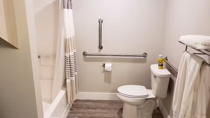 Empire Lakeshore Inn - Empire,
